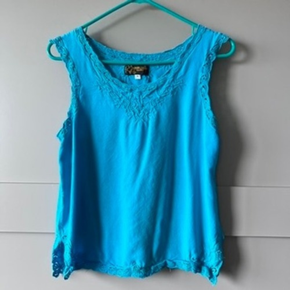 Dancing Gecko Hawaii Womens Small Blue Embroidered Eyelet Lace Sleeveless Top‎
